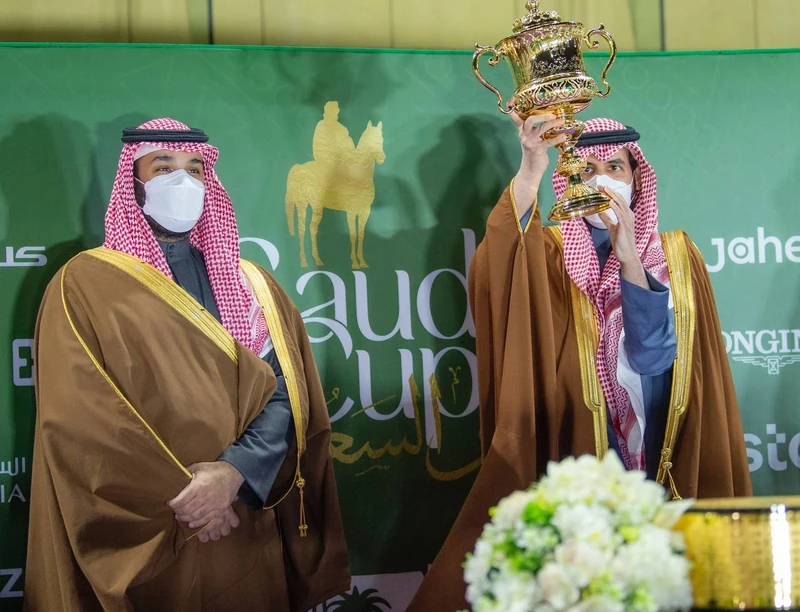 سمو سيدي ولي العهد يرعى حفل سباق كأس السعودية للخيل في نسخته الثالثة - صورة 4