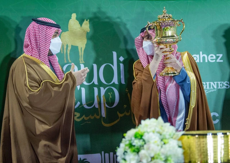 سمو سيدي ولي العهد يرعى حفل سباق كأس السعودية للخيل في نسخته الثالثة - صورة 5