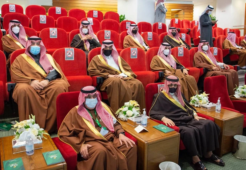 سمو سيدي ولي العهد يرعى حفل سباق كأس السعودية للخيل في نسخته الثالثة - صورة 6