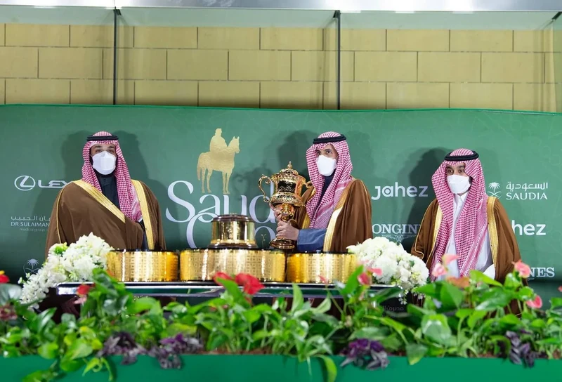 سمو سيدي ولي العهد يرعى حفل سباق كأس السعودية للخيل في نسخته الثالثة - صورة 11