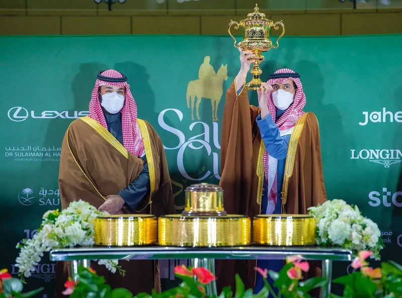 سمو سيدي ولي العهد يرعى حفل سباق كأس السعودية للخيل في نسخته الثالثة - صورة 14