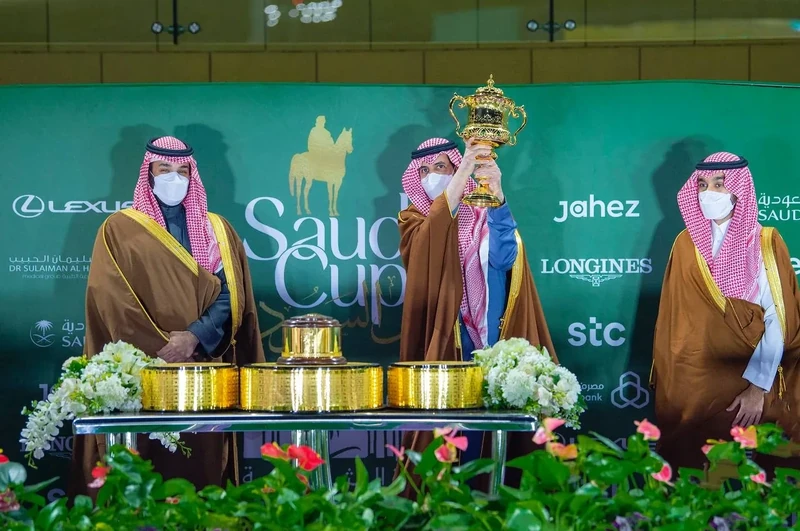 سمو سيدي ولي العهد يرعى حفل سباق كأس السعودية للخيل في نسخته الثالثة - صورة 15