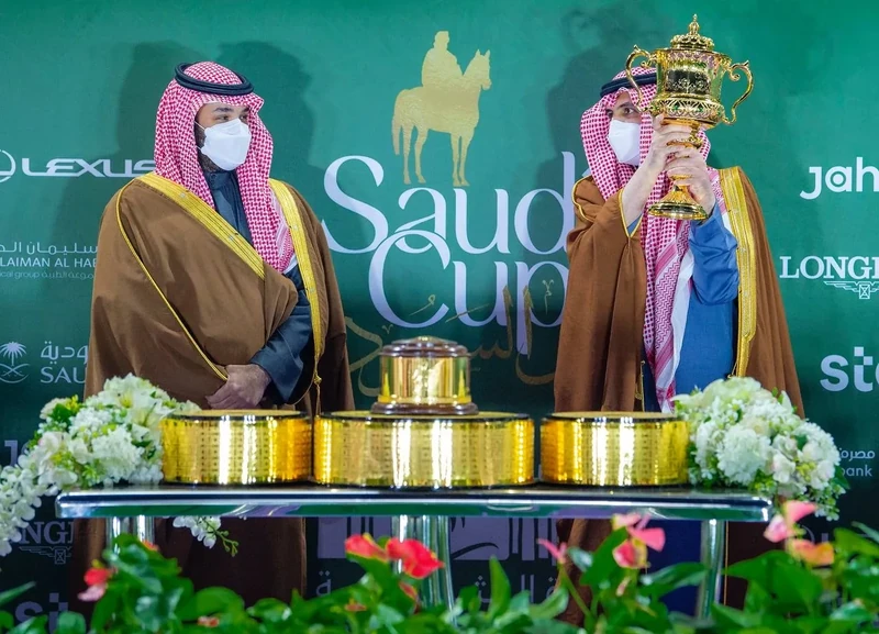سمو سيدي ولي العهد يرعى حفل سباق كأس السعودية للخيل في نسخته الثالثة - صورة 16