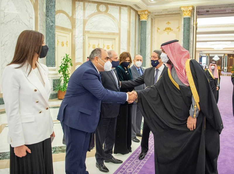 سمو سيدي ولي العهد يستقبل فخامة رئيس قبرص وقد أجريت لفخامته مراسم استقبال رسمية - صورة 6