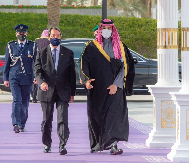 سمو سيدي ولي العهد يستقبل فخامة رئيس قبرص وقد أجريت لفخامته مراسم استقبال رسمية - صورة 10