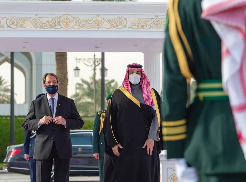 سمو سيدي ولي العهد يستقبل فخامة رئيس قبرص وقد أجريت لفخامته مراسم استقبال رسمية - صورة 11