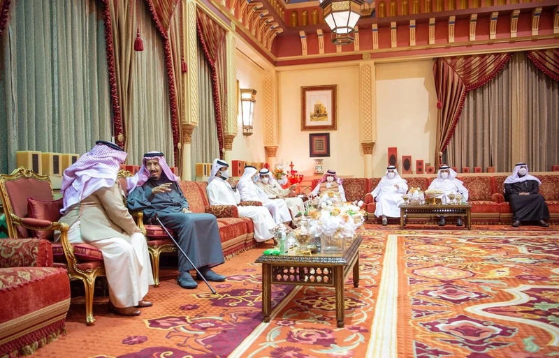 سيدي خادم الحرمين الشريفين يستقبل جلالة ملك مملكة البحرين ويقيم مأدبة غداء تكريماً لجلالته - صورة 4