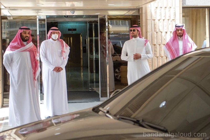 سيدي خادم الحرمين الشريفين يغادر المستشفى بعد نجاح الفحوصات الطبية - صورة 2