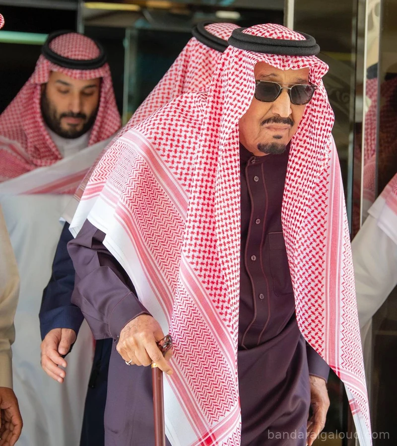 سيدي خادم الحرمين الشريفين يغادر المستشفى بعد نجاح الفحوصات الطبية - صورة 3