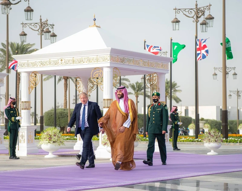 سمو سيدي ولي العهد يستقبل دولة رئيس وزراء بريطانيا وقد أجريت لدولته مراسم استقبال رسمية - صورة 4