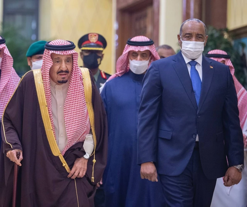سيدي خادم الحرمين الشريفين يستقبل رئيس مجلس السيادة الانتقالي السوداني - صورة 7