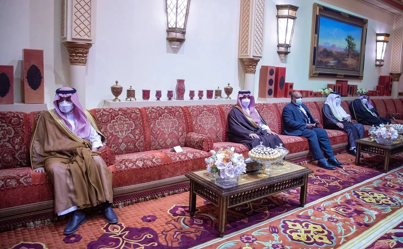سيدي خادم الحرمين الشريفين يستقبل رئيس مجلس السيادة الانتقالي السوداني - صورة 9