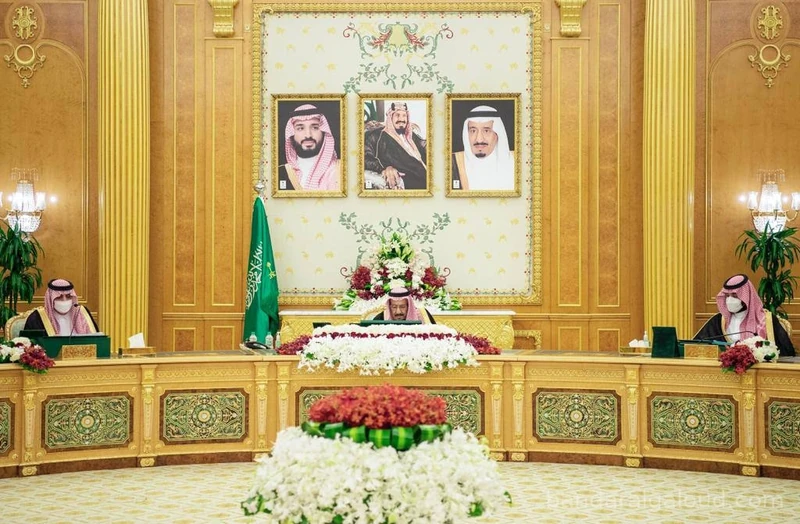 سيدي خادم الحرمين الشريفين يرأس جلسة مجلس الوزراء - صورة 2