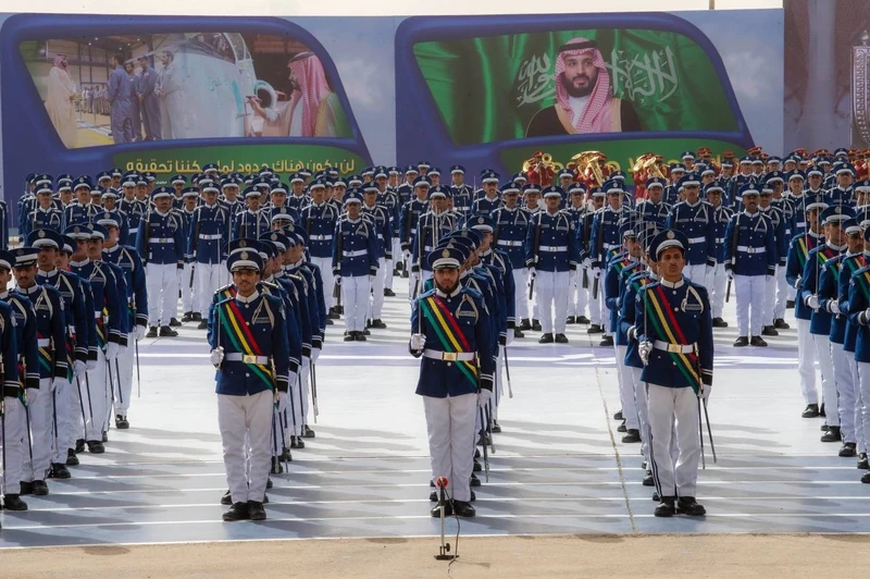 سمو سيدي ولي العهد يرعى حفل تخريج الدفعة 101 من طلبة كلية الملك فيصل الجوية - صورة 2