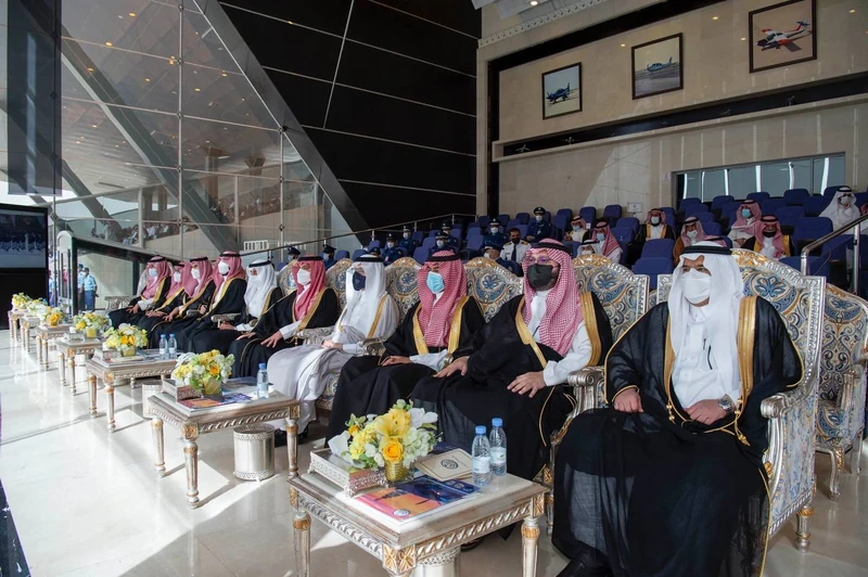 سمو سيدي ولي العهد يرعى حفل تخريج الدفعة 101 من طلبة كلية الملك فيصل الجوية - صورة 4