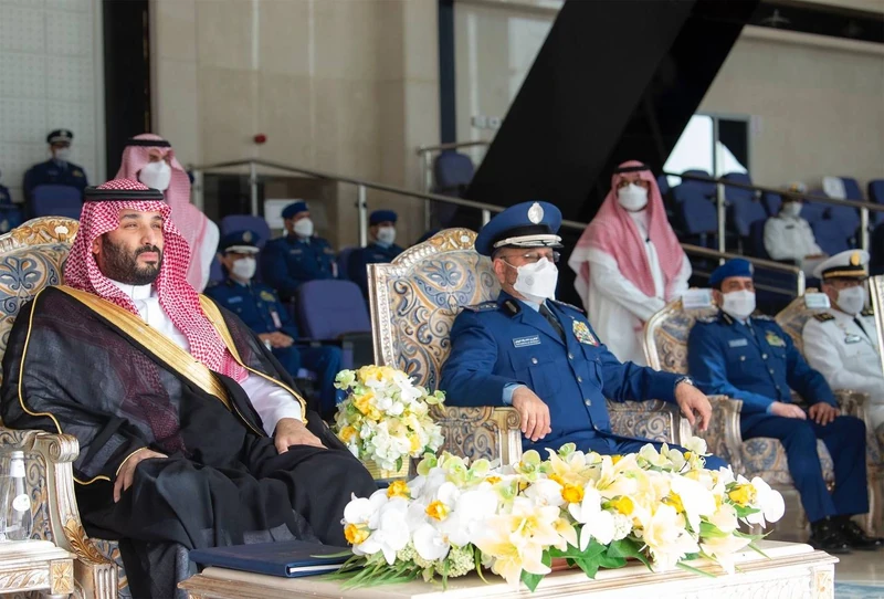 سمو سيدي ولي العهد يرعى حفل تخريج الدفعة 101 من طلبة كلية الملك فيصل الجوية - صورة 7