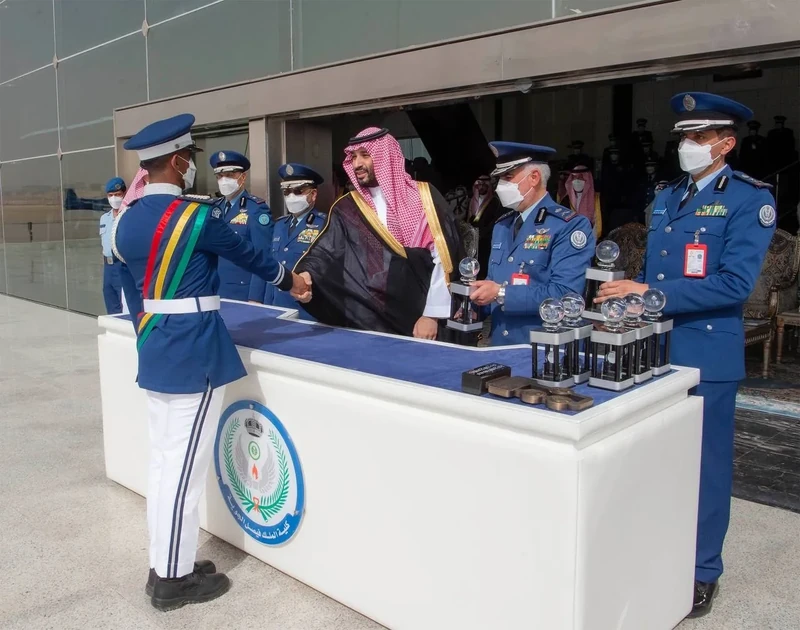سمو سيدي ولي العهد يرعى حفل تخريج الدفعة 101 من طلبة كلية الملك فيصل الجوية - صورة 11
