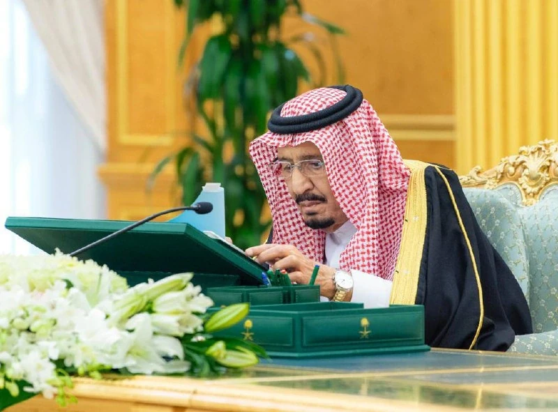 سيدي خادم الحرمين الشريفين يرأس جلسة مجلس الوزراء - صورة 2