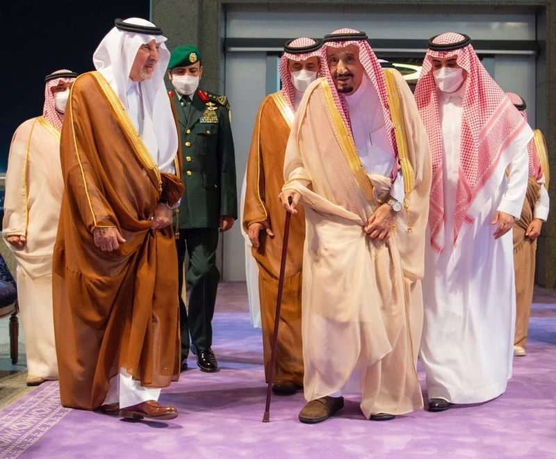 سيدي خادم الحرمين الشريفين يصل إلى جدة قادماً من الرياض - صورة 4