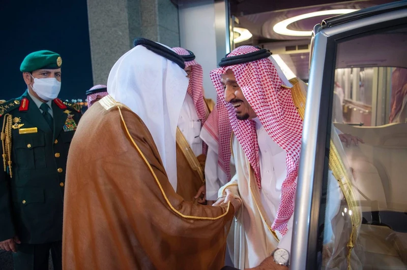 سيدي خادم الحرمين الشريفين يصل إلى جدة قادماً من الرياض - صورة 5