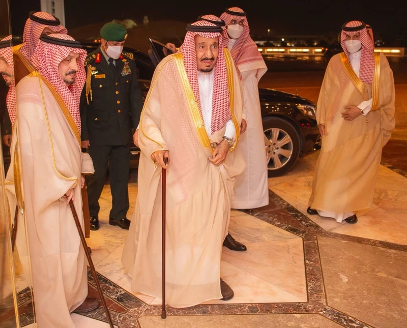 سيدي خادم الحرمين الشريفين يغادر الرياض متوجهاً إلى جدة - صورة 3