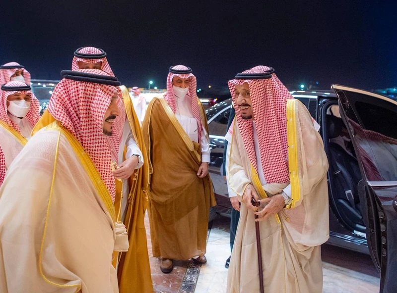 سيدي خادم الحرمين الشريفين يغادر الرياض متوجهاً إلى جدة - صورة 5
