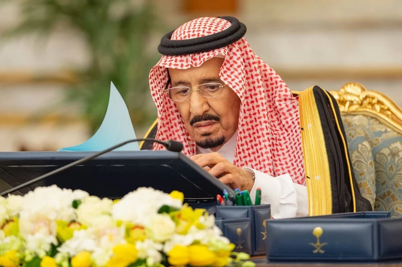 سيدي خادم الحرمين الشريفين يرأس جلسة مجلس الوزراء بجدة - صورة 2