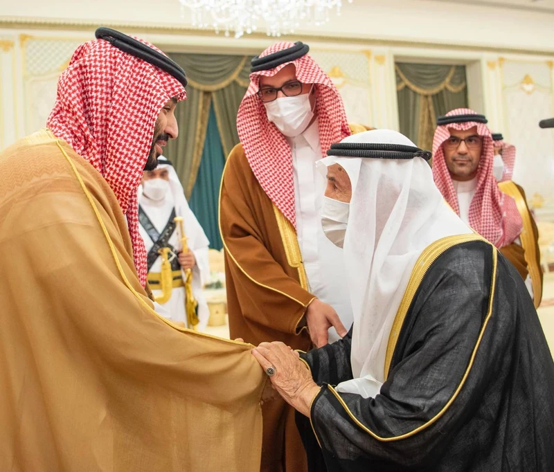 سمو سيدي ولي العهد يستقبل أصحاب الفضيلة والعلماء والمواطنين بالمدينة المنورة - صورة 2
