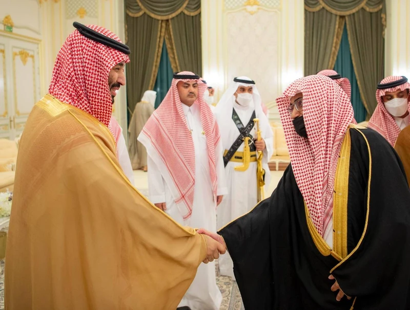 سمو سيدي ولي العهد يستقبل أصحاب الفضيلة والعلماء والمواطنين بالمدينة المنورة - صورة 3