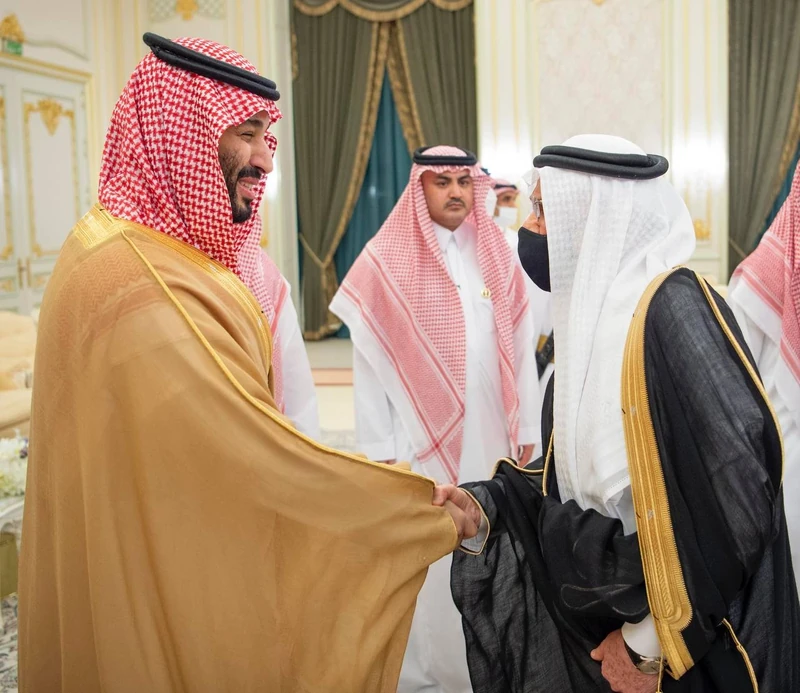 سمو سيدي ولي العهد يستقبل أصحاب الفضيلة والعلماء والمواطنين بالمدينة المنورة - صورة 7
