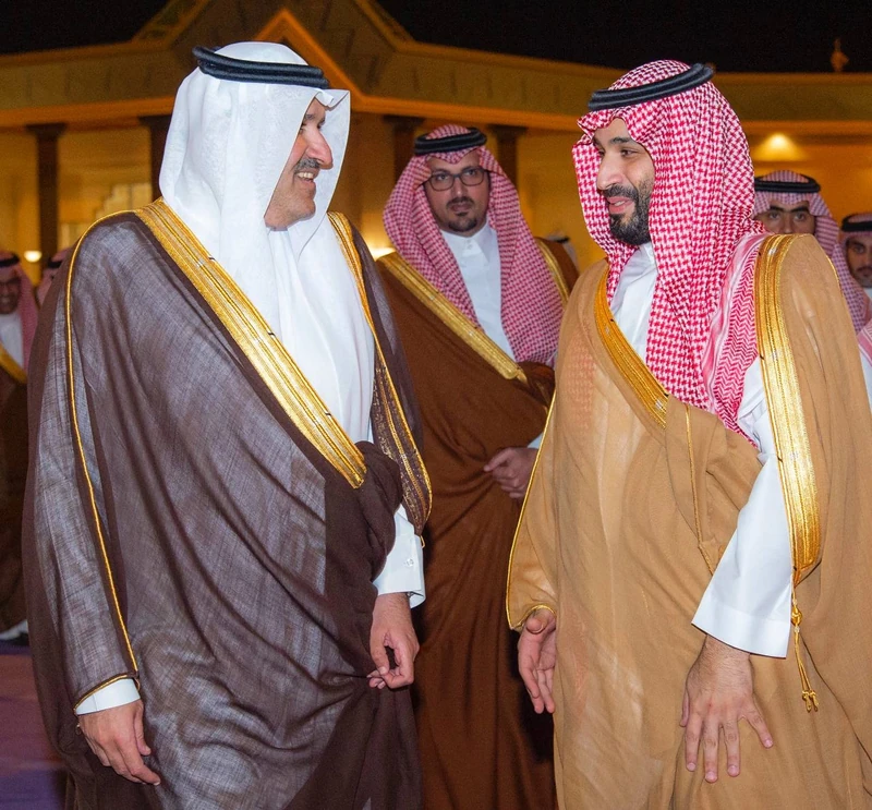 سمو سيدي ولي العهد يغادر المدينة المنورة وفي مقدمة مودعيه سمو أمير المنطقة وسمو نائبه - صورة 3