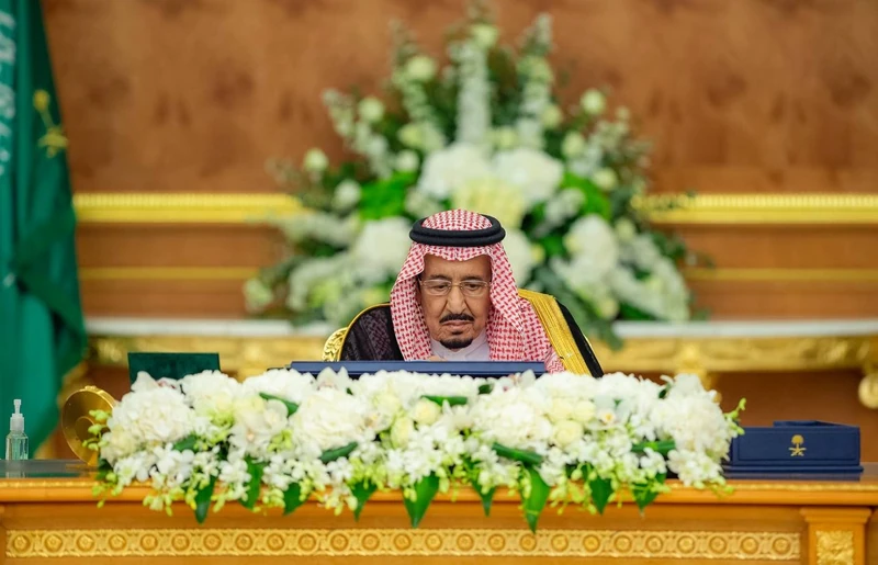 سيدي خادم الحرمين الشريفين يرأس جلسة مجلس الوزراء في قصر السلام بجدة - صورة 2