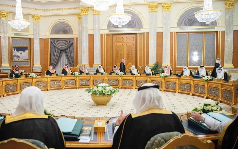 سيدي خادم الحرمين الشريفين يرأس جلسة مجلس الوزراء في قصر السلام بجدة - صورة 4