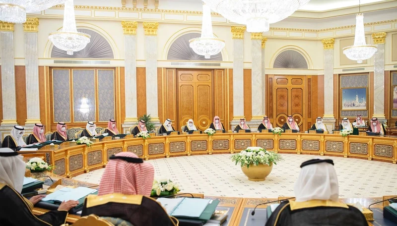 سيدي خادم الحرمين الشريفين يرأس جلسة مجلس الوزراء في قصر السلام بجدة - صورة 6
