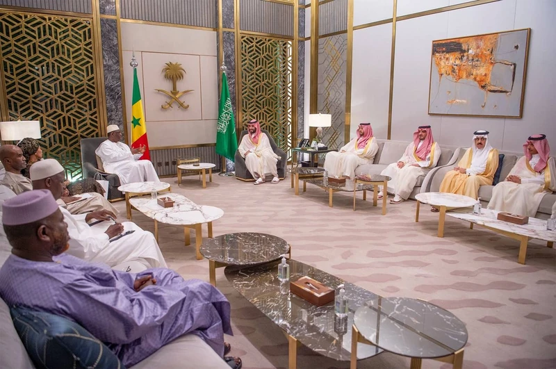 سمو سيدي ولي العهد ورئيس جمهورية السنغال يستعرضان أوجه العلاقات والتعاون الثنائي - صورة 2