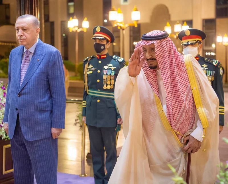 سيدي خادم الحرمين الشريفين يستقبل فخامة رئيس جمهورية تركيا ويقيم مأدبة عشاء رسمية تكريما له - صورة 3
