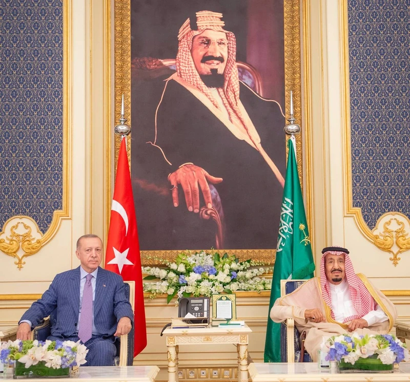سيدي خادم الحرمين الشريفين يستقبل فخامة رئيس جمهورية تركيا ويقيم مأدبة عشاء رسمية تكريما له - صورة 6