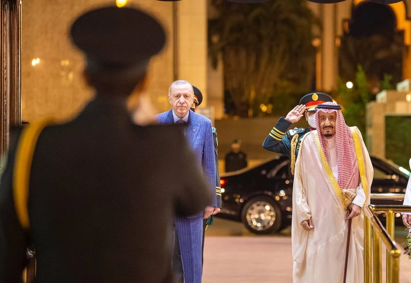 سيدي خادم الحرمين الشريفين يستقبل فخامة رئيس جمهورية تركيا ويقيم مأدبة عشاء رسمية تكريما له - صورة 9