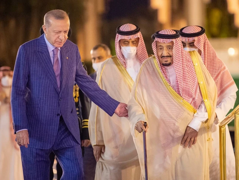 سيدي خادم الحرمين الشريفين يستقبل فخامة رئيس جمهورية تركيا ويقيم مأدبة عشاء رسمية تكريما له - صورة 10
