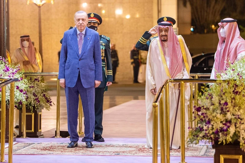 سيدي خادم الحرمين الشريفين يستقبل فخامة رئيس جمهورية تركيا ويقيم مأدبة عشاء رسمية تكريما له - صورة 11