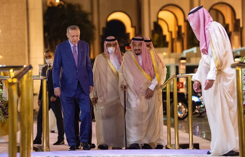 سيدي خادم الحرمين الشريفين يستقبل فخامة رئيس جمهورية تركيا ويقيم مأدبة عشاء رسمية تكريما له - صورة 12