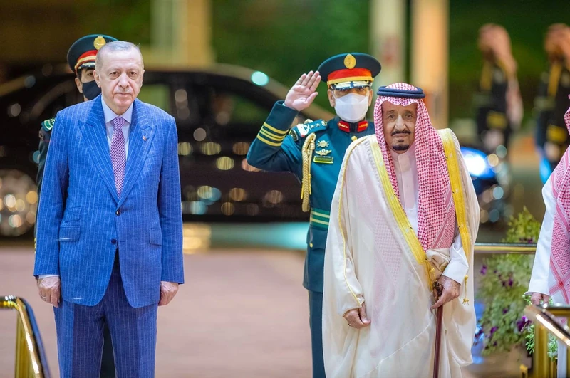 سيدي خادم الحرمين الشريفين يستقبل فخامة رئيس جمهورية تركيا ويقيم مأدبة عشاء رسمية تكريما له - صورة 18