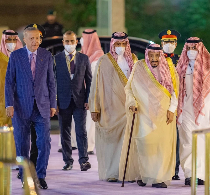 سيدي خادم الحرمين الشريفين يستقبل فخامة رئيس جمهورية تركيا ويقيم مأدبة عشاء رسمية تكريما له - صورة 19