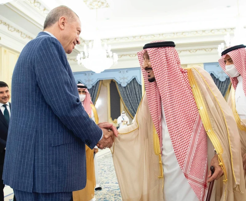 سيدي خادم الحرمين الشريفين يستقبل فخامة رئيس جمهورية تركيا ويقيم مأدبة عشاء رسمية تكريما له - صورة 23