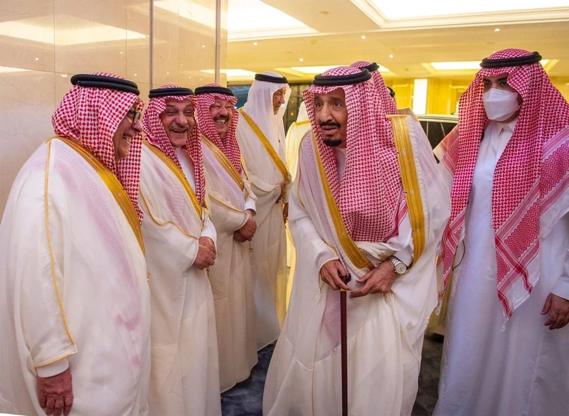 سيدي خادم الحرمين الشريفين يصل إلى مكة المكرمة قادمًا من جدة - صورة 3