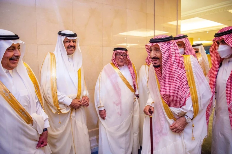سيدي خادم الحرمين الشريفين يصل إلى مكة المكرمة قادمًا من جدة - صورة 4