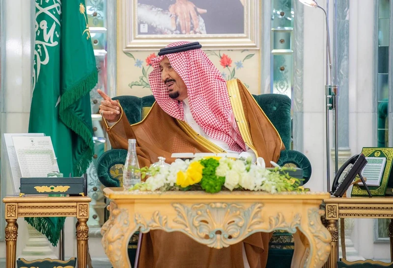 سيدي خادم الحرمين الشريفين يستقبل رئيس مجلس الأمة الكويتي وأصحاب الفضيلة المشايخ وأئمة المسجد الحرام - صورة 2