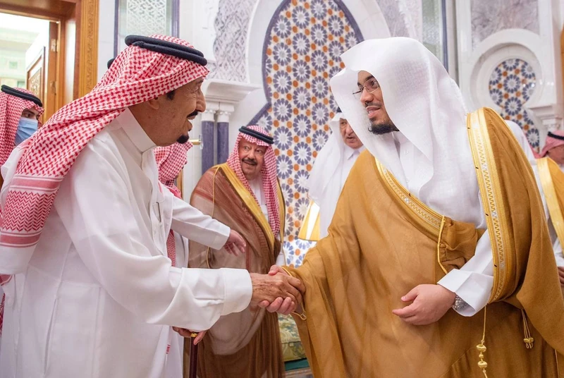 سيدي خادم الحرمين الشريفين يستقبل رئيس مجلس الأمة الكويتي وأصحاب الفضيلة المشايخ وأئمة المسجد الحرام - صورة 14