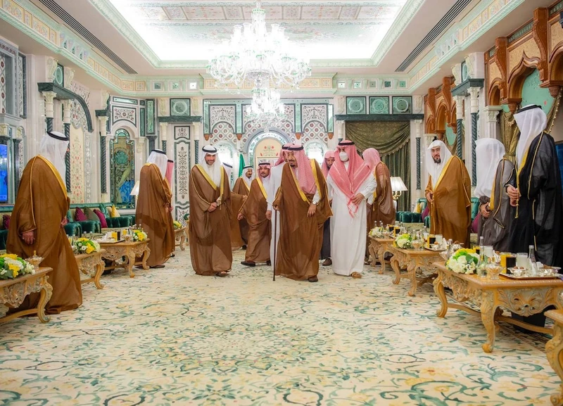 سيدي خادم الحرمين الشريفين يستقبل رئيس مجلس الأمة الكويتي وأصحاب الفضيلة المشايخ وأئمة المسجد الحرام - صورة 7