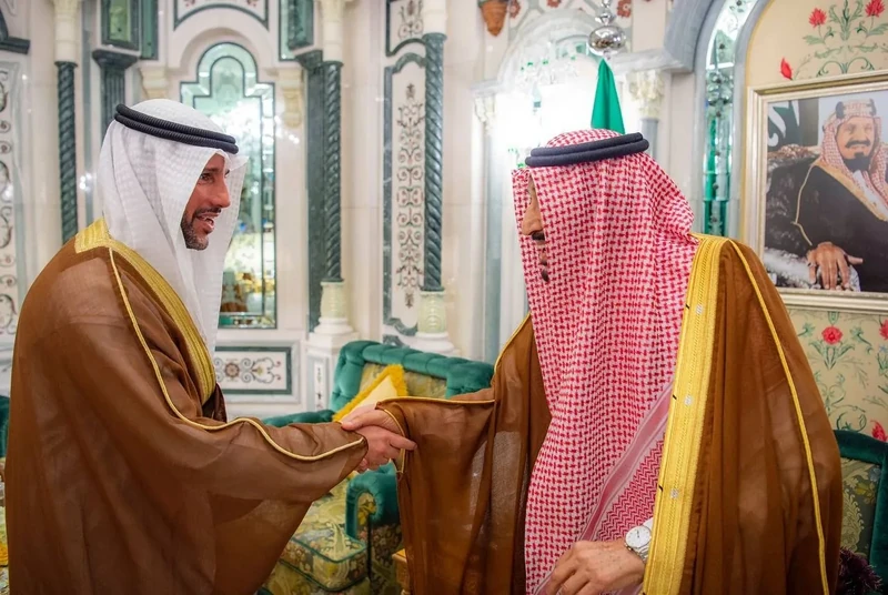سيدي خادم الحرمين الشريفين يستقبل رئيس مجلس الأمة الكويتي وأصحاب الفضيلة المشايخ وأئمة المسجد الحرام - صورة 4